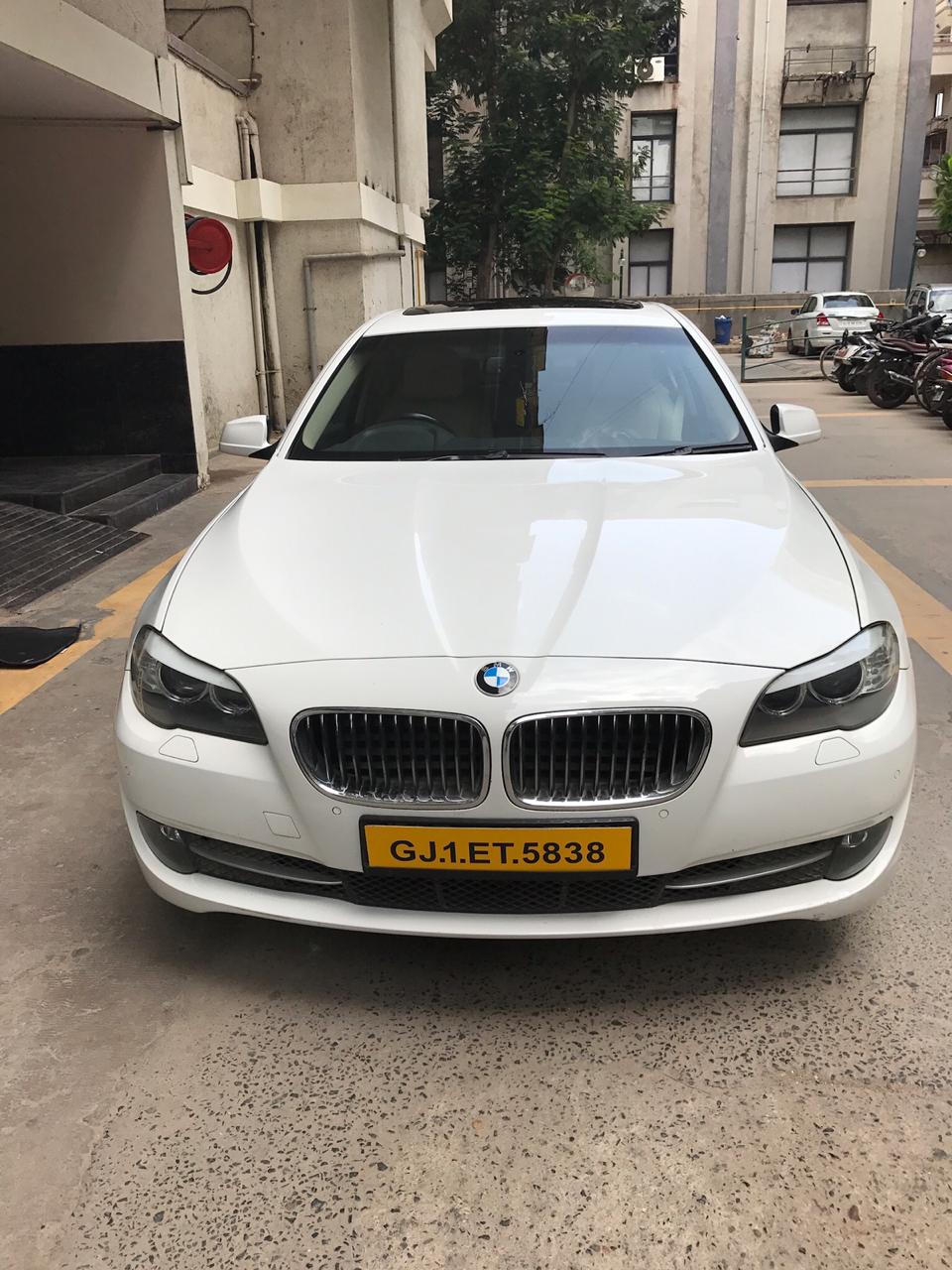 muv/xuv/suv car hire in baroda